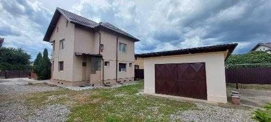 Casă cu 4 camere în Viișoara