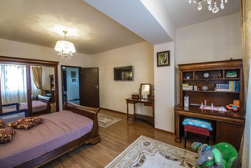 Apartament cu 3 camere decomandat, mobilat în Central