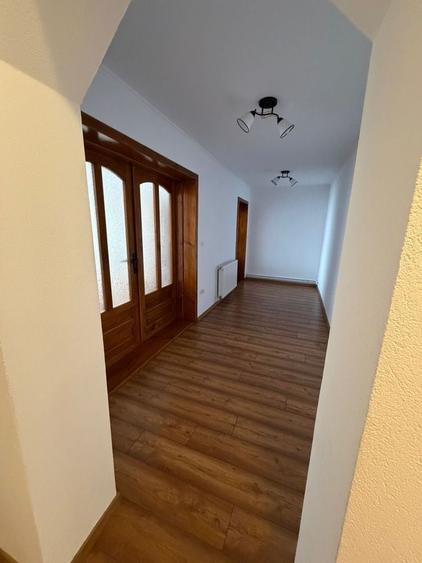 Casă cu 3 camere cu Teren 50 Mp în Moșnița Nouă