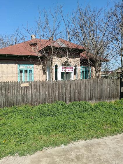 Casă cu 4 camere cu Teren 2988 Mp în Central