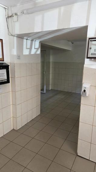 Vand garsoniera cu boxa 5 min metrou - 1