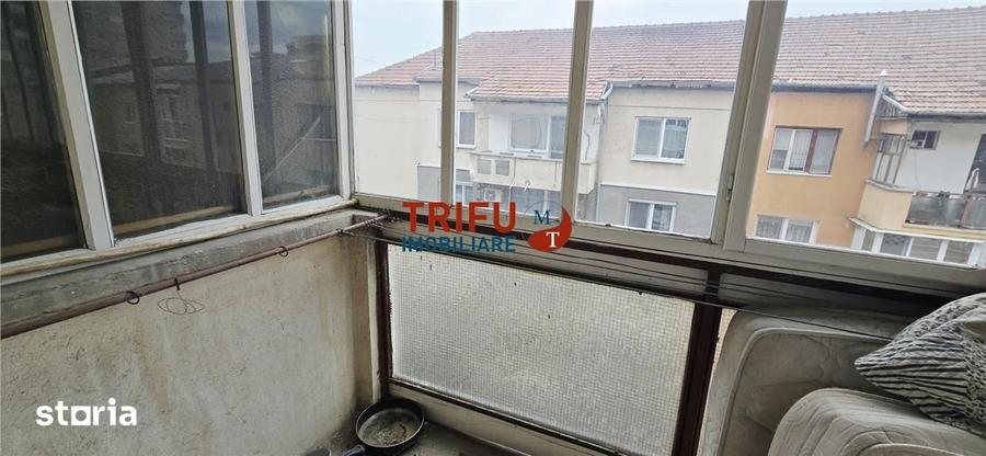 Apartament cu 3 camere decomandat în Cetate
