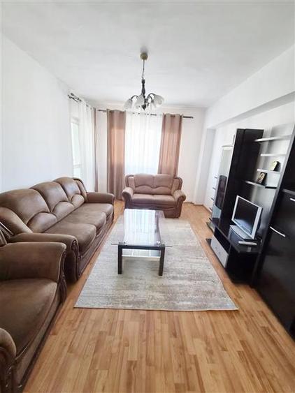 Apartament cu 3 camere decomandat, mobilat în Calea București