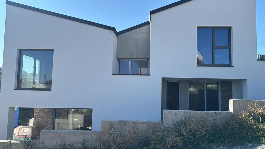 Casă cu 4 camere cu Teren 500 Mp în Chinteni