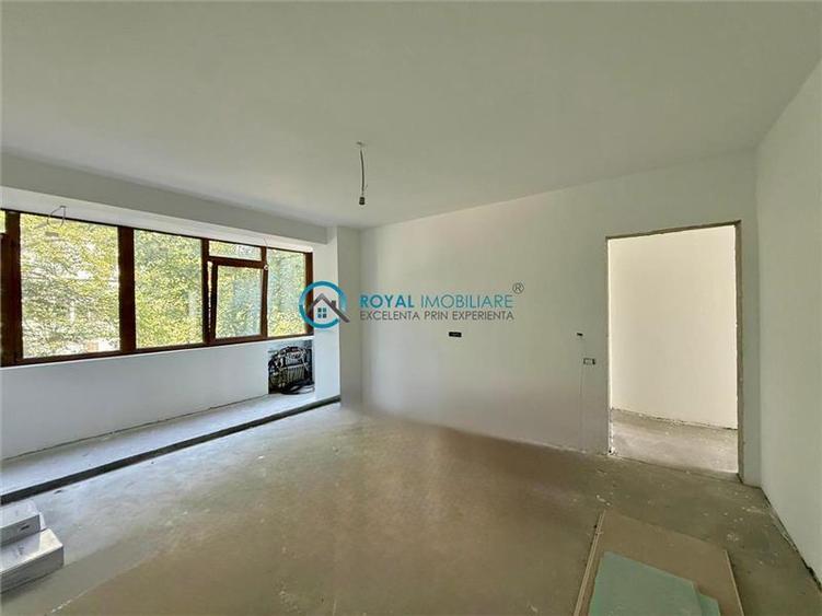 Royal Imobiliare - Vanzare apartament 3 camere zona Sud - 2