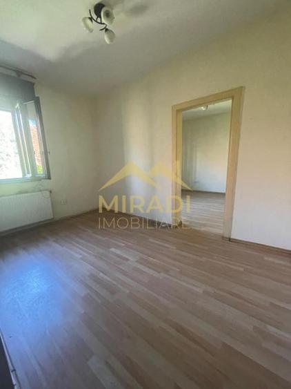 Apartament cu 4 camere în Aviatorilor