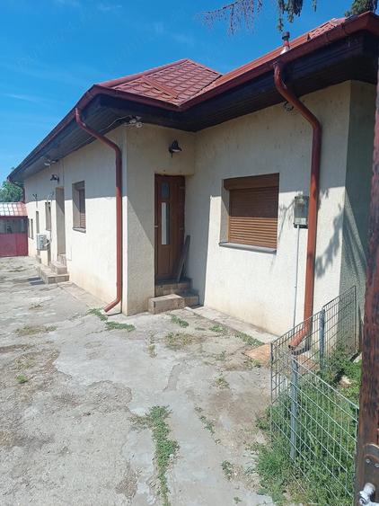 Casă cu 3 camere cu Teren 4601 Mp în 1 Decembrie