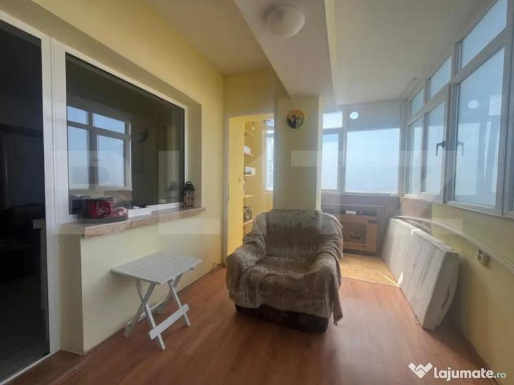 Apartament cu 3 camere decomandat, mobilat în Craiovița Nouă