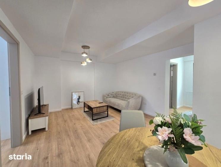 Apartament cu 3 camere semidecomandat în Victoriei