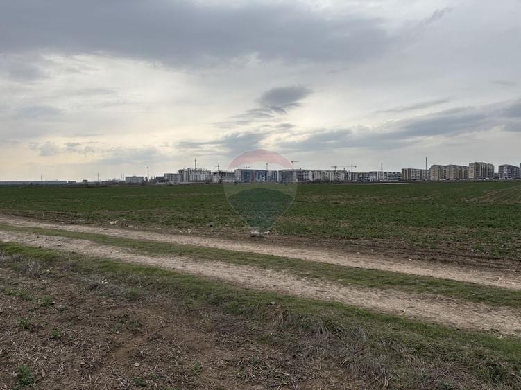 Teren agricol intravilan de 12651 mp, în Central