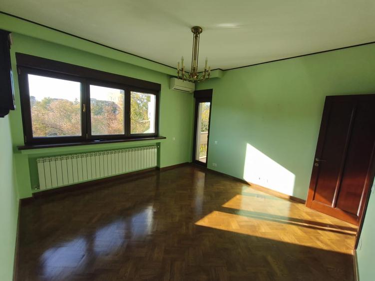 Apartament cu 3 camere decomandat în Aviatorilor
