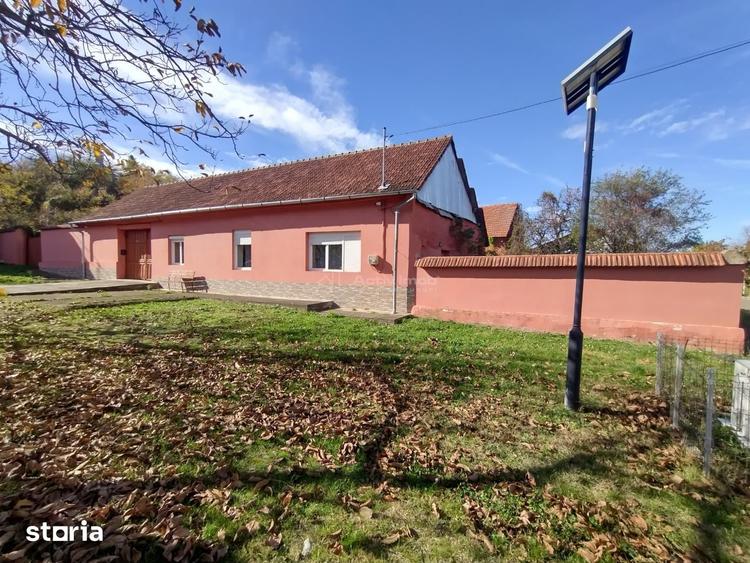 Casă cu 5 camere cu Teren 1800 Mp în Ciuchici