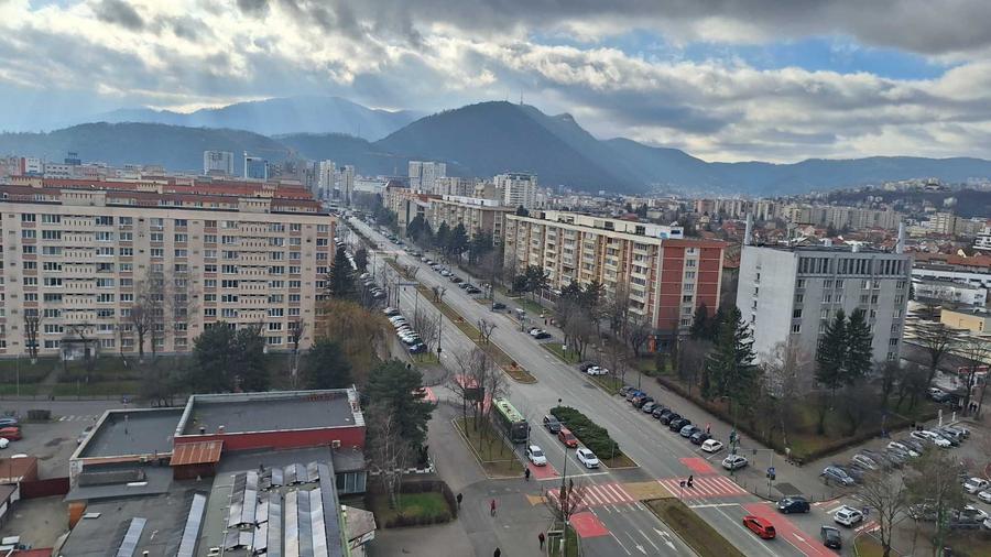 Garsonieră decomandată în Sud