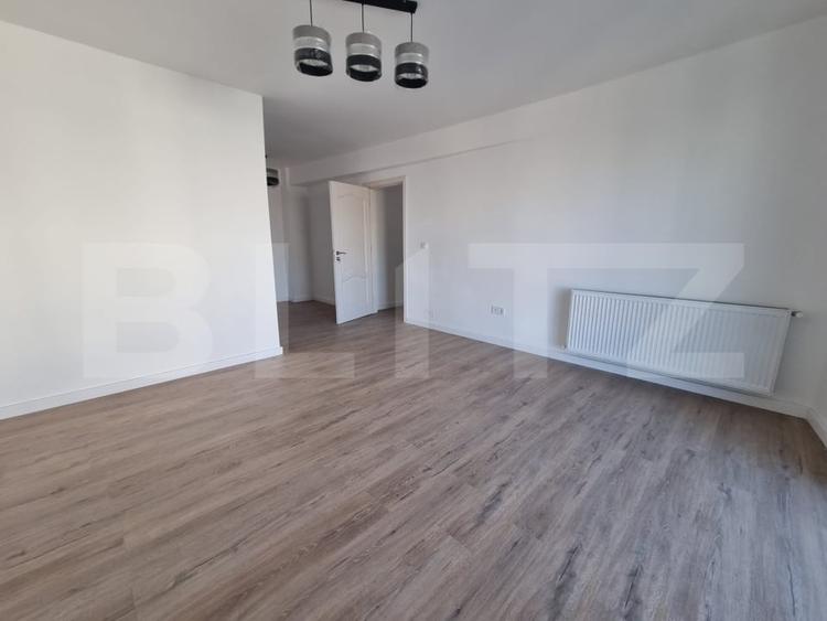Apartament cu 3 camere semidecomandat în Dâmbul Rotund