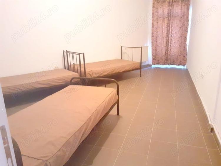 Casă cu 6 camere în Traian