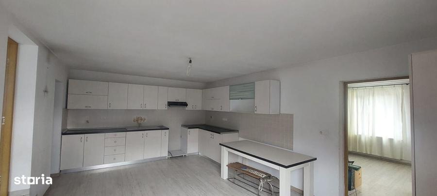 Casă cu 3 camere cu Teren 208 Mp în Moieciu