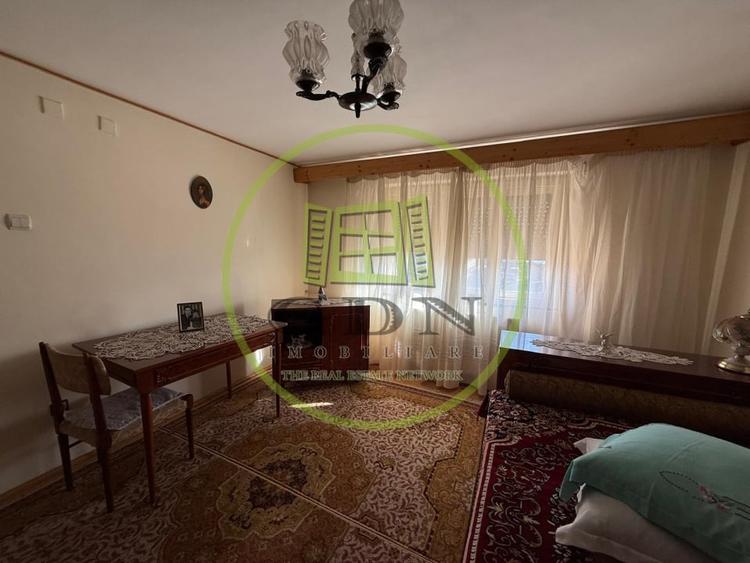 Casă individuală cu 6 camere cu Teren 948 Mp în Bariera Vâlcii