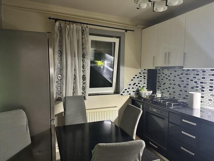 Apartament cu 3 camere decomandat în Exterior Vest