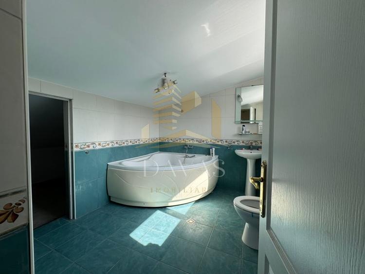 Casă individuală cu 7 camere cu Canalizare în Zorilor