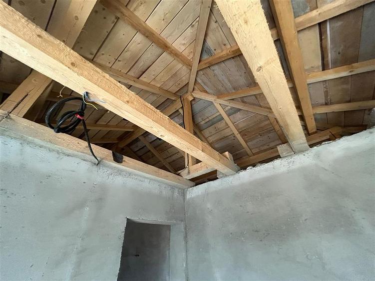 Duplex cu 4 camere cu Canalizare în Ipotești