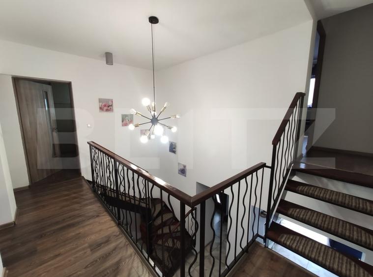 Casă individuală cu 7 camere cu Canalizare în Dorolț