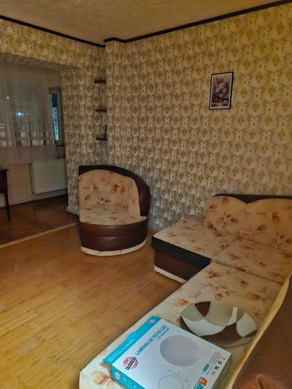 Apartament cu 3 camere decomandat în Exterior Vest