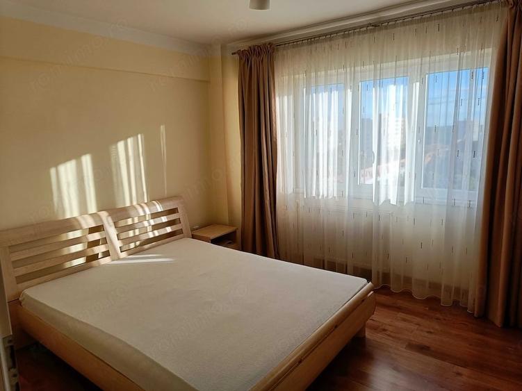 Apartament cu 4 camere semidecomandat în Dacia
