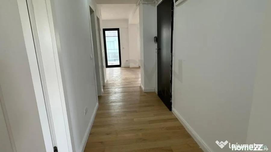 Apartament cu 3 camere decomandat în Polonă