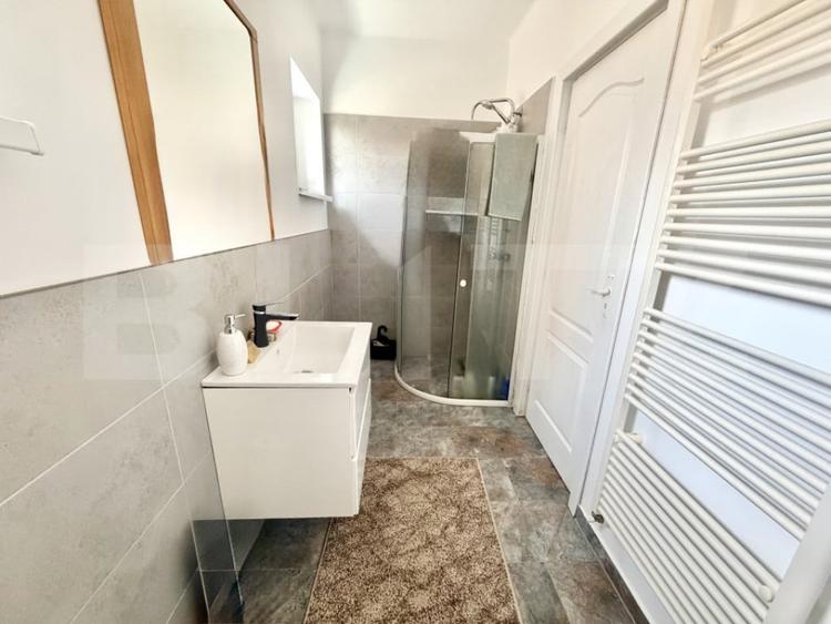 Casă cu 5 camere cu Teren 100 Mp în Cetate