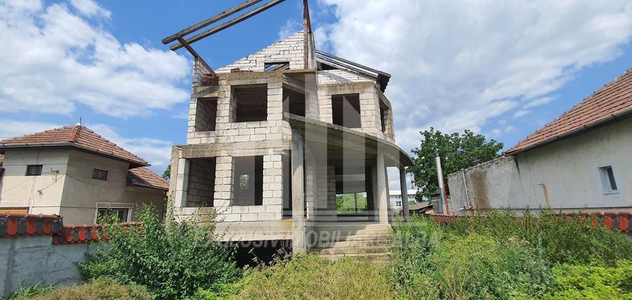 Casă individuală cu 12 camere cu Canalizare în Bărăbanț