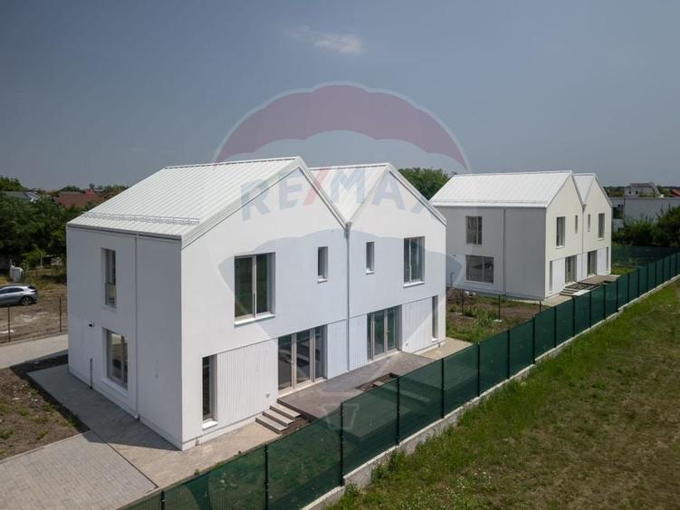 Duplex cu 4 camere cu Teren 250 Mp în Nord