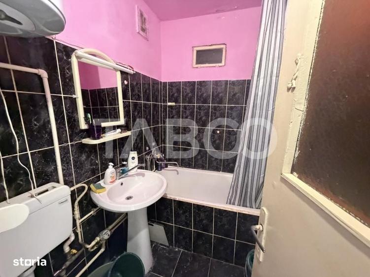 Apartament cu 3 camere semidecomandat în Central