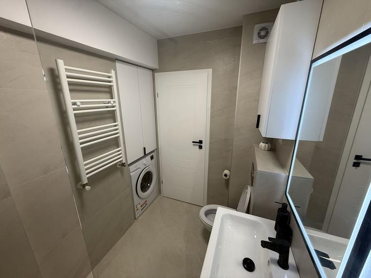 Apartament cu 2 camere semidecomandat, mobilat în Central