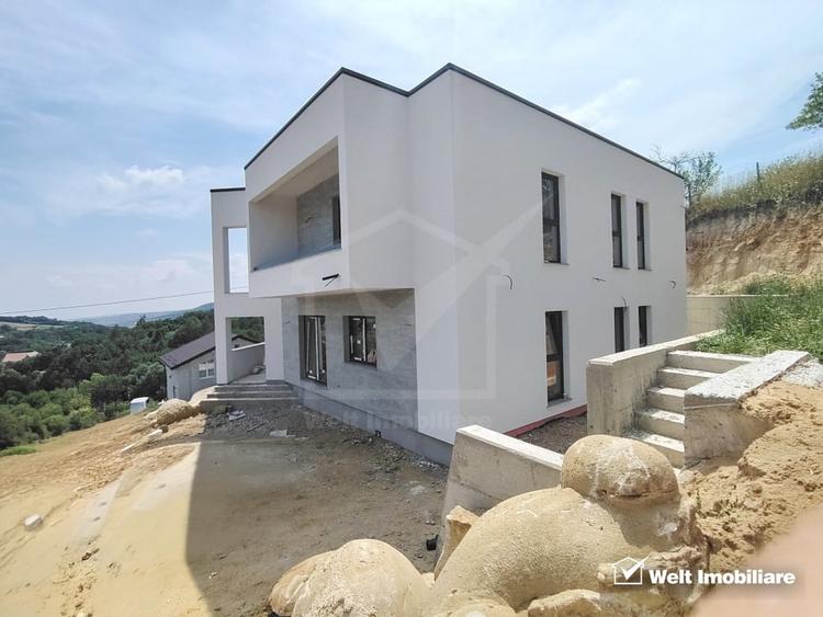 Casă individuală cu 5 camere cu Garaj în Feleacu