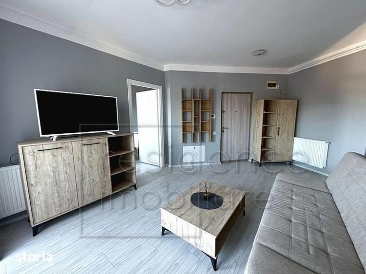 Apartament cu 3 camere semidecomandat, mobilat în Bulgaria