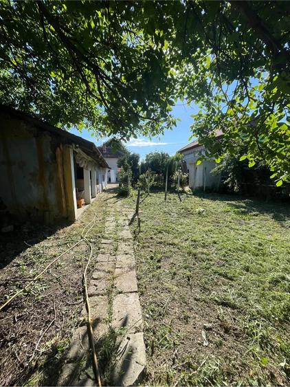 Casă cu 6 camere cu Teren 1000 Mp în Țuglui