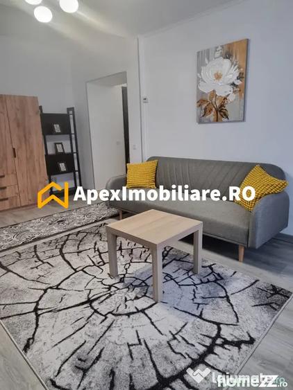 Apartament cu 2 camere decomandat, mobilat în P-ța Romană