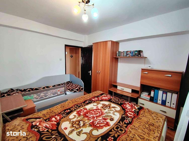 Apartament cu 4 camere decomandat în Cetate