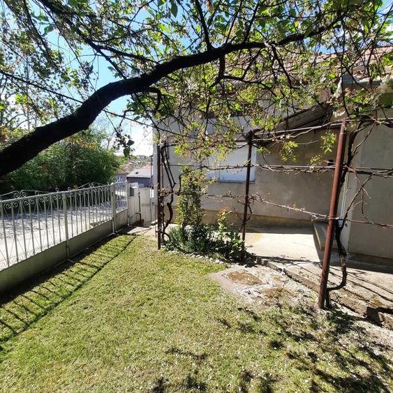 Casă cu 3 camere cu Teren 1350 Mp în Central