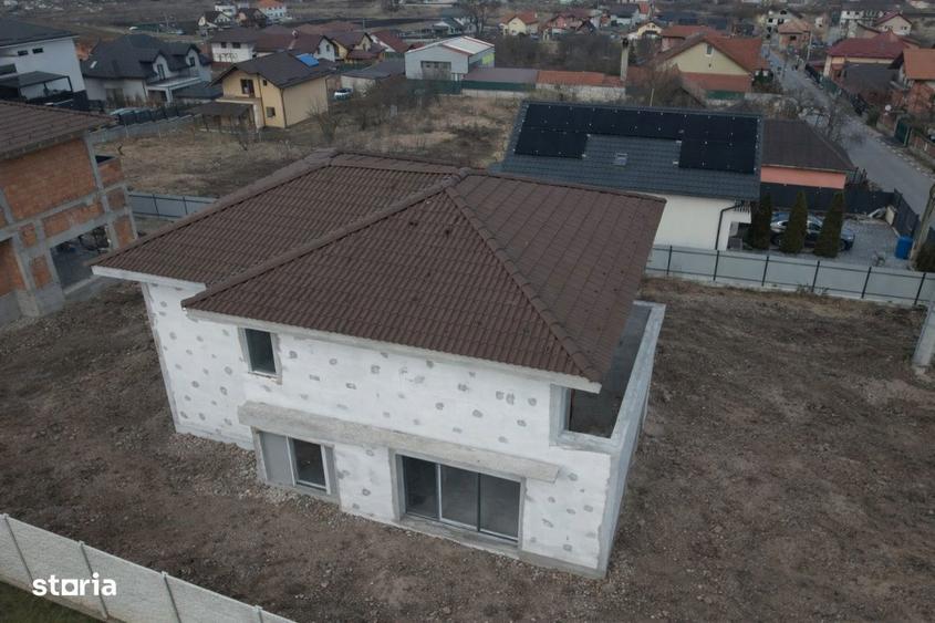 Casă cu 4 camere cu Teren 700 Mp în Chinteni
