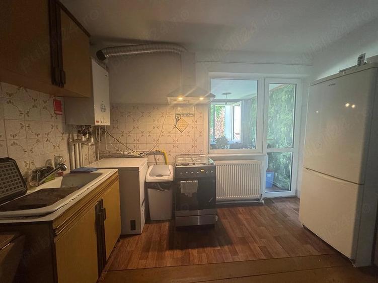 Apartament cu 4 camere decomandat în Central