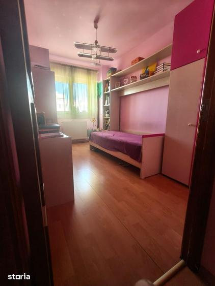 Apartament cu 3 camere semidecomandat în Pantelimon