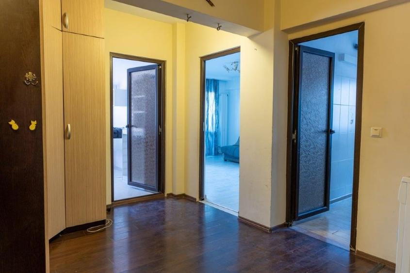 Apartament cu 3 camere, mobilat în Central