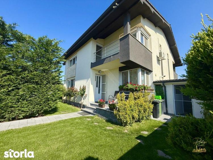 Casă cu 5 camere decomandat cu Piscina în Sântandrei