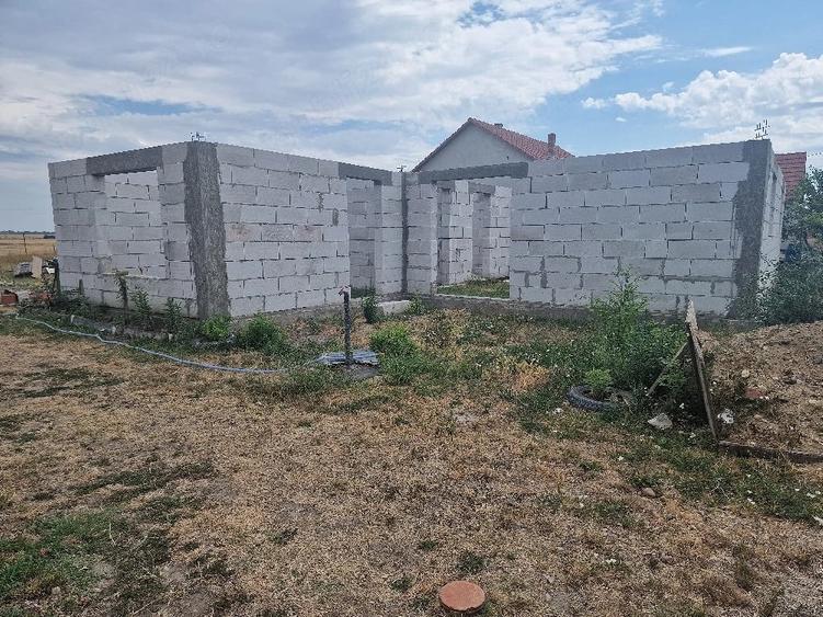 Casă cu Teren 2158 Mp în Socodor