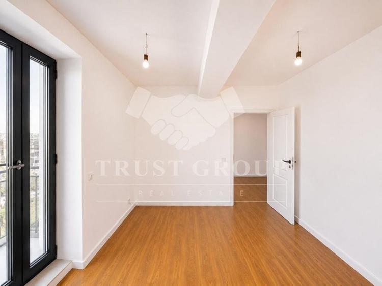 Penthouse cu 3 camere decomandat în Vatra Luminoasă