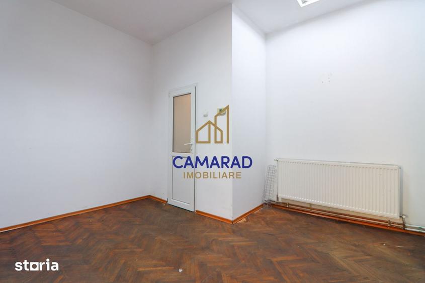 Casă cu 9 camere cu Teren 50 Mp în Tei