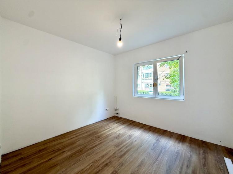 Apartament cu 3 camere decomandat, mobilat în Aradului