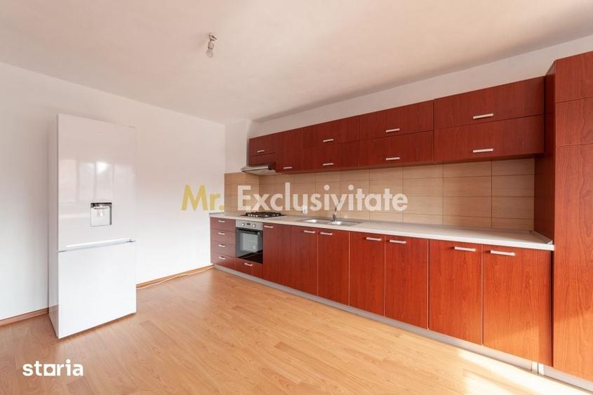 Casă cu Teren 4563 Mp în Bughea de Sus