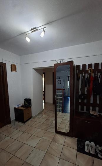 Apartament cu 3 camere decomandat în Scriitorilor